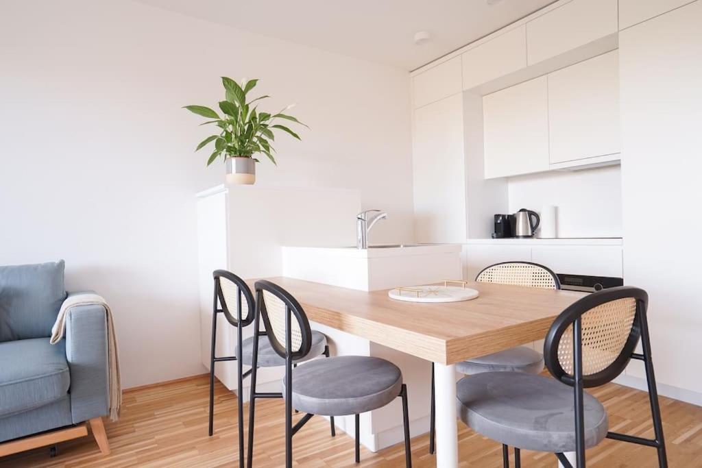 Bright & Wonderful Apartment At Oberlaa Therme Відень Екстер'єр фото